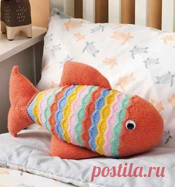 Подушка «Рыбка» с разноцветной чешуей. Спицами. / DAMские PALьчики. ru