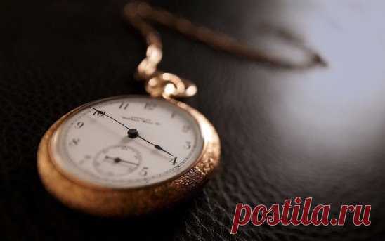 Посмотри на часы. Стрелки бегут только вперед. А знаешь почему? Потому что прошлое уже не имеет никакого значения..