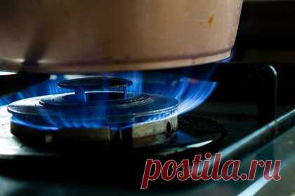 В российском городе три женщины отравились угарным газом из-за утечки в печке. В Махачкале три женщины отравились угарным газом, им оказана медицинская помощь. Инцидент произошел 20 января в частном доме на улице Мирзоева в результате утечки из газовой печи. Прокуроры начали проверку по факту отравления людей. В ходе надзорного мероприятия они дадут оценку соблюдения требований законодательства.