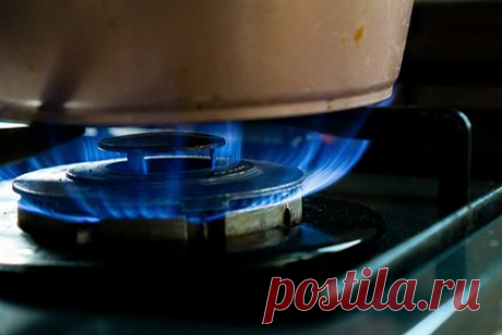 В российском городе три женщины отравились угарным газом из-за утечки в печке. В Махачкале три женщины отравились угарным газом, им оказана медицинская помощь. Инцидент произошел 20 января в частном доме на улице Мирзоева в результате утечки из газовой печи. Прокуроры начали проверку по факту отравления людей. В ходе надзорного мероприятия они дадут оценку соблюдения требований законодательства.