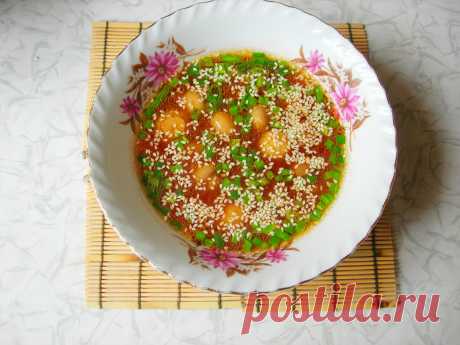 Восточный суп с кунжутом и маринованными грибами