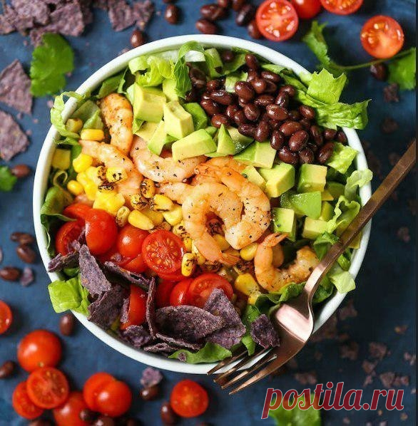 6 идей фитнес-салатов.

1. Тунец в собсвенном соку + стручковая фасоль + огурец + помидор + листья салата + оливки
2. Куриное филе обжаренное без масла + консервированная кукуруза + пекинская капуста + огурец + омлет из 1 яйца + зелень + натуральный йогурт
3. Куриное филе обжаренное без масла + листья салата + помидор + зелень + натуральный йогурт + чеснок + кунжут
4. Тунец в собственном соку + обезжиренный творог + огурец + укроп + зеленый лук
5. Куриное филе обжаренное б...