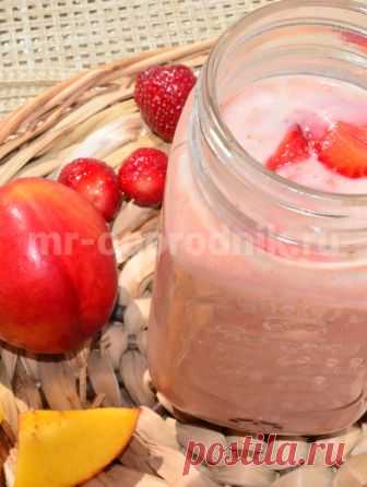 Смузи с нектарином, клубникой и бананом - полезное лакомство