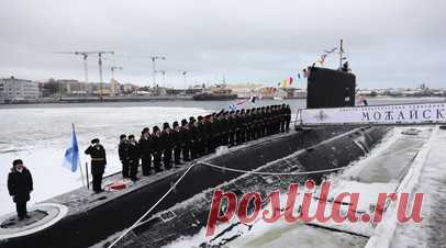 Бесшумное сдерживание: ВМФ России получил новую многоцелевую подлодку «Можайск». Новая дизель-электрическая подводная лодка «Можайск» передана Военно-морскому флоту РФ. На петербургском предприятии «Адмиралтейские верфи» прошла торжественная церемония поднятия военно-морского флага России на субмарине. Подлодки проекта 636.3 отличаются малошумностью и оснащены высокоточным ракетным оружием и мощным торпедным вооружением. Военные эксперты отмечают, что оснащение ВМФ России малозаметными…