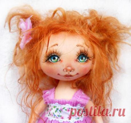 Девочки!Все,кто будет репостить этот пост 3 дня(хотя бы по разу в день)-получит от меня подарок-минимастер класс с моей технологией перевода трафарета кукольного лица на текстильную голову куклы.За подарком обращайтесь в личку . 

Девочки!У меня появилась вот такая небольшая куколка малышка,ростиком 29 см.Предлагаю вашему вниманию свой Мастер Класс по пошиву такой куколки в формате ПДФ.Малышка выполнена в технике грунтованный текстиль,выкройка авторская.В Мк подробно описа...