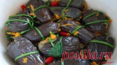 Пикантная закуска — малосольные баклажаны Это блюдо приготовить легко и просто, а вкус его оценят даже самые заядлые гурманы.