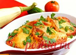 Кабачки в духовке с помидорами и сыром.