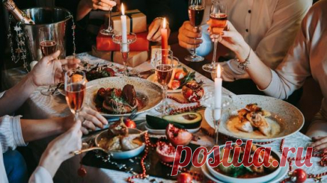 Новогодний стол для диабетиков: 4 рецепта вкусных и красивых блюд Праздничное застолье на Новый год  это не только замечательная семейная традиция, но и возможность порадовать близких вкусными блюдами. И даже строгая диета и контроль сахара  это не повод себя не порадовать! Мы собрали несколько рецептов и идей для
