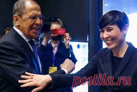 Глава МИД Норвегии ответила на заявление о разрыве отношений с Россией. Глава МИД Норвегии Ине Эриксен Серейде ответила на заявление кандидата в премьер-министры Йонаса Гара Стере о разрыве отношений с Россией. «Это неправда, и он об этом знает. (...) Только в этом году я дважды встречалась с российским министром иностранных дел», — подчеркнула Серейде.