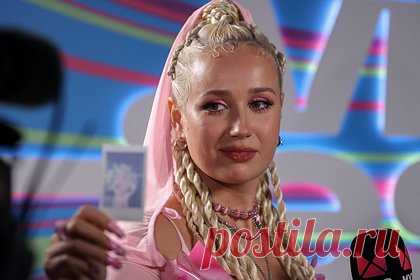 Эстония запретила концерт Клавы Коки из-за отказа осудить СВО. Министерство культуры Эстонии запретило концерт Клавы Коки (настоящее имя — Клавдия Высокова) в Таллине. Советник ведомства Ханнус Лууре объяснил, что выступление российской певицы в Эстонии неуместно, поскольку она не осудила однозначно российскую спецоперацию на Украине.