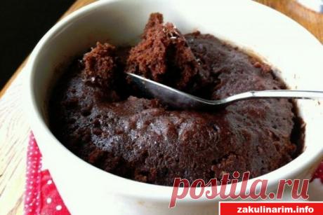 Шоколадный капкейк в чашке за 5 минут Ингредиенты: овсяные хлопья 40 г кофе черный 30 мл молоко 1% 30 мл яичный белок 1 шт. какао 1 ч.л. сахар Приготовление: Перемешать овсяные хлопья,