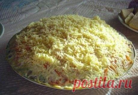 Кулинарные рецепты: Вкусный салат с корейской морковкой, грибами и курицей