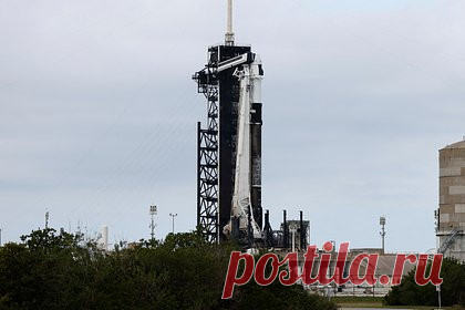Space X запустила ракету с космическими туристами. Американская компания SpaceX запустила ракету-носитель Falcon 9 с пилотируемым кораблем Dragon, он должен доставить на Международную космическую станцию (МКС) миссию Ax-3 с экипажем из четырех человек. Ракета стартовала с космодрома на мысе Канаверал в 16:49 по времени Восточного побережья США (00:49 по Москве).