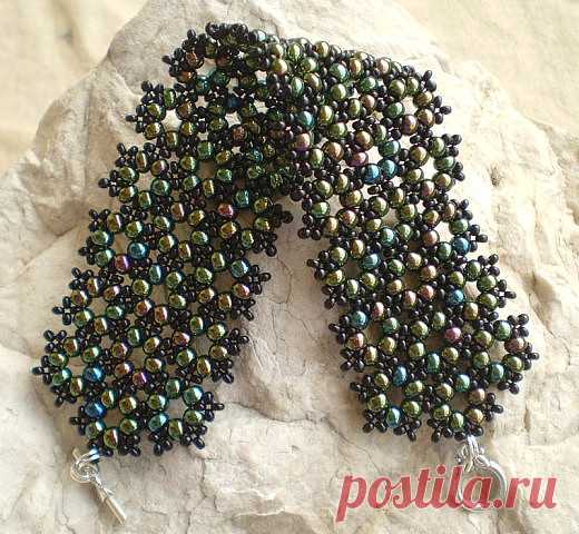 Интересный вид плетения для создания разных украшений.