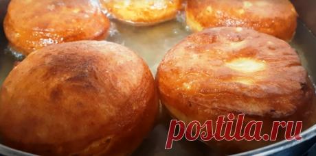 Беру 3 картошки и 1 яйцо. Ленивые пирожки с картошкой, тесто как пух: целая гора вкуснятины Пирожки — это уютное домашнее блюдо, которого готовится на протяжении всей истории человечества. Пирожки стали готовить после того, как открыли приготовление хлеба. Первые пироги не выглядели так, как сейчас. Однако, в мире кулинарии они произвели революции в плане выпечки. Пироги — это производное от слова “пир”. Дело в том, что пироги часто готовили к праздникам. […]