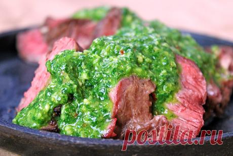 Освежающий и ароматный: соус чимичурри родом из Латинской Америки — Фактор Вкуса