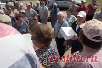 Россияне подрались в очереди за маслом и попали на видео