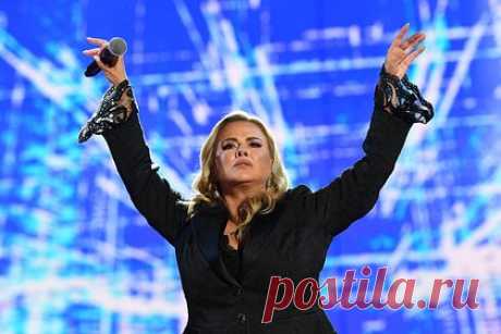 Анна Семенович ответила на обвинения в вульгарности. Певица Анна Семенович ответила на критику ремонта в ее московской квартире. Недоброжелатель осудил бывшую солистку группы «Блестящие» за решение переделать детскую спальню в гардеробную и призвал звезду перестать вести себя вульгарно. В ответ звезда подчеркнула, что ремонт в ее квартире не касается посторонних.