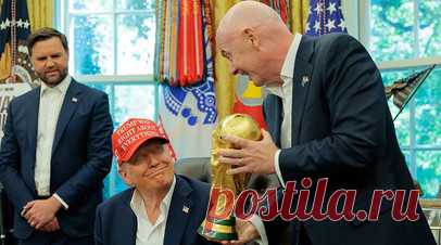 Трамп пошутил, что готов сыграть на ЧМ из-за зарплат футболистов. Президент США Дональд Трамп в шутку заявил, что сам готов сыграть на чемпионате мира по футболу 2026 года. Читать далее