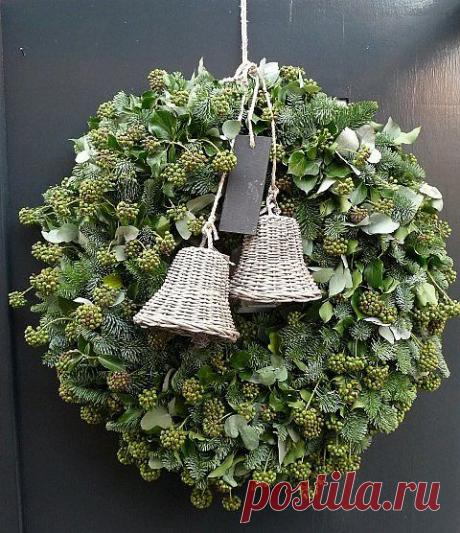 новогодний венок с колокольчиками