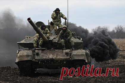 Российский танкист перечислил преимущества танка Т-90М. Новый танк Т-90М обладает оборудованием, повышающим живучесть машины, позволяющим наносить противнику максимальный урон и улучшающим ситуационную осведомленность экипажа.