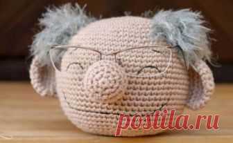 Crochet Muppet Glasses Holder You are going to love this Crochet Muppet Glasses Holder and we have plenty of free patterns for you to try. Check out all the versions now!