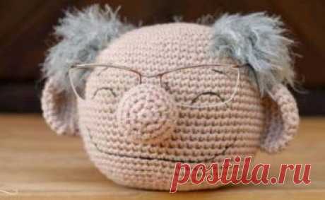Crochet Muppet Glasses Holder You are going to love this Crochet Muppet Glasses Holder and we have plenty of free patterns for you to try. Check out all the versions now!