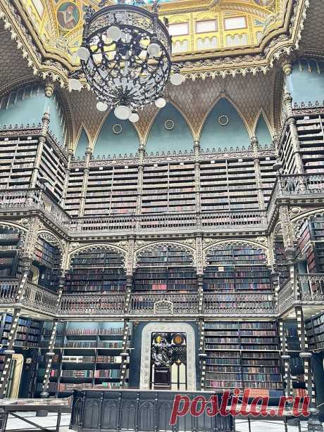 Библиотека в Рио Royal Portuguese Literature Office, Бразилия.