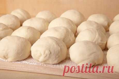 #рецепты 
7 видов теста
1. Тесто для пиццы.

Попробуйте приготовить вкусную и ароматную пиццу на тонком хрустящем корже — вы удивитесь, как это просто. Но для начала запомните несколько базовых правил:
Обязательно просеивайте муку — это насытит ее кислородом и сделает тесто мягким и воздушным.
Для теста используйте только качественные дрожжи, иначе тесто плохо поднимется и будет иметь неприятный пивной запах.
Дрожжевое тесто не терпит сквозняков, так что тщательно закройте...