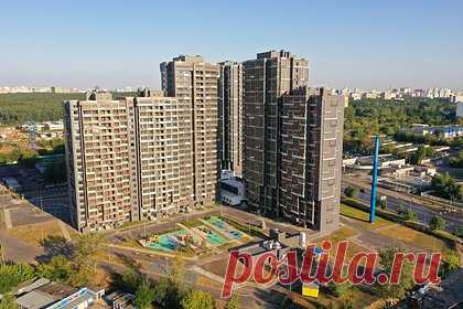 Известный актер сравнил спальный район Москвы с микрорайонами Италии. Известный российский актер и ювелир Константин Крюков сравнил московский район Чертаново с микрорайонами Италии. По мнению звезды, он совершенно удивителен в плане урбанистики. «Он очень концептуальный, там интересное устройство внутренних дворов, где-то мне это даже напоминало микрорайоны Италии», — отметил он.