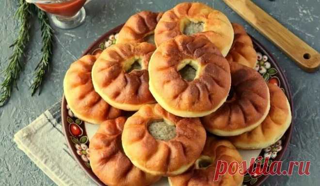 Беляши: как слепить по домашнему рецепту с мясом | Как приготовить беляши очень вкусно с сочным фаршем Как приготовить очень вкусные беляши с мясом в домашних условиях? Подробные рецепты, как лепить беляши из фарша своими руками и сделать их сочными.