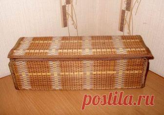 Шкатулка из бамбуковой салфетки своими руками 

 Бамбуковая салфетка под горячее может превратиться в очень красивый и функциональный сундучок или коробку для хранения мелочей. С тем, что вы собираетесь сделать, лучше определиться заранее. От это…