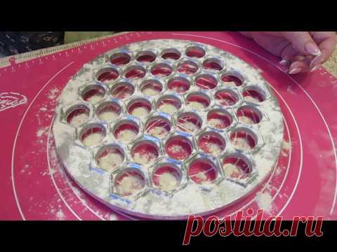 Как делать пельмени с помощью пельменницы
