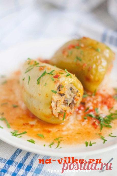Фаршированный болгарский перец с мясным фаршем и грибами.