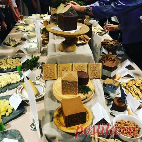 OsteVM2018/World Cheese Awards в Instagram: «#Repost @annkeymeulen_lartdufromage ・・・ Traditional norwegian cheeses to taste @ the night before the World cheese Awards 😍 @ostevm2018 - -…» 212 отметок «Нравится», 1 комментариев — OsteVM2018/World Cheese Awards (@ostevm2018) в Instagram: «#Repost @annkeymeulen_lartdufromage ・・・ Traditional norwegian cheeses to taste @ the night before…»