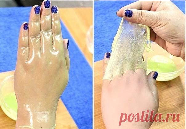 Теперь это мой любимый метод, кожа белоснежная, гладкая-гладкая!
 
Месяц назад ко мне на лето из отпуска приехала моя сестра, которая уже длительное время живет в другой стране. Как-то раз я увидела, как Илона готовит в мисочке какое-то средство.
Она добавляла в него молоко, желатин и еще несколько компонентов.
 
Я подумала, что она делает маску для лица. Но каково было мое удивление, когда сестра стала наносить это средство на ноги. Оказалось, это был молочный воск.
 
О т...