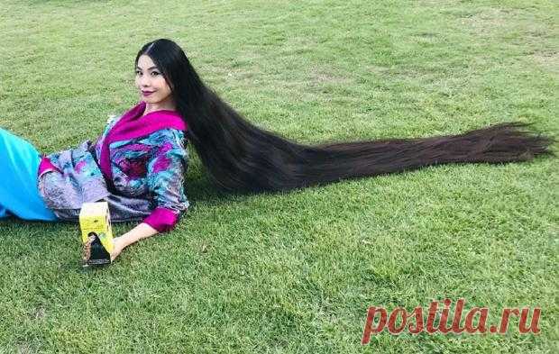 Девушка из Японии не стриглась 15 лет: фото обладательницы почти двухметровой косы