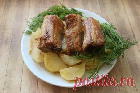 Свиные ребрышки с картошкой в духовке - невероятно вкусное жаркое! Пошаговый рецепт. | Fresh.ru домашние рецепты | Яндекс Дзен