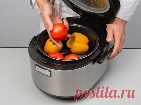Какое мясо, овощи и фрукты опасно готовить в мультиварке? Вся «таблица Менделеева», которая присутствует в сырых продуктах, остаётся внутри мультиварки. Поэтому нужно уметь максимально «обезвредить» продукты.