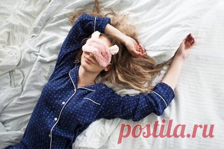 Доказана связь качества воздуха и сна. Международная команда ученых из Датского технического университета и Университета Цзяо Тонг доказала связь качества воздуха в спальне и сна: ночь в хорошо проветриваемой комнате улучшила когнитивные навыки в течение следующего дня. Причем наличие даже 1150 промилле CO2 в воздухе приводит к снижению качества сна.