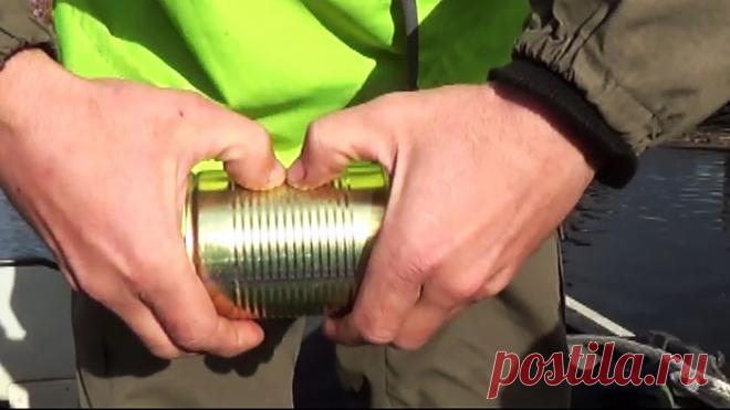 Как открыть консервную банку голыми руками В жизни бывает всякое. И если вы ушли в далекий поход. И так уж случилось, что у вас нет ни то что открывалки, а даже ножа, чтобы открыть банку, то этот способ вас выручит. Отрыть консервную банку голыми руками вполне реально. Для этого не нужно обладать какими-то сверхчеловеческими навыками,