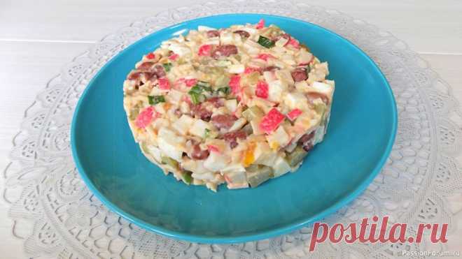 Салат из фасоли с солеными огурцами и крабовыми палочками Представляю вашему вниманию свой видео рецепт приготовления простого и вкусного салата из крабовых палочек с огурцами,консервированной фасолью и яйцами. Летом в этом салате я меняю соленые огурцы на свежие. Желаю вам приятного аппетита.Ингредиенты для приготовления салата:350 гр. крабовых...