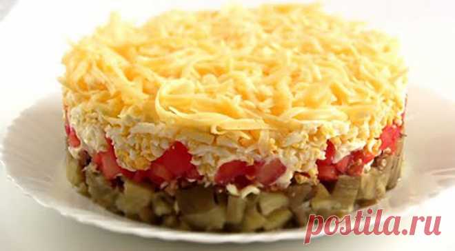 Слоеный салат с сыром и баклажанами 