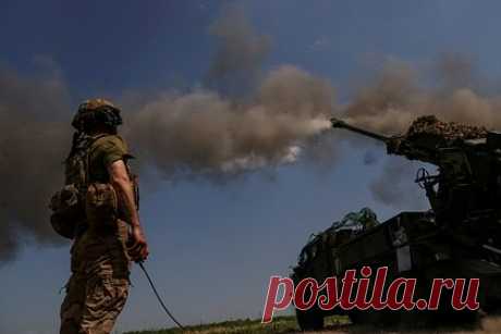 Военные эксперты оценили ход наступления ВСУ после применения кассетных снарядов. Применение кассетных боеприпасов Вооруженными силами Украины (ВСУ) не изменит ход контрнаступления. Такое мнение высказал американский военный аналитик Майкл Кофман. Он считает, что использование кассетных снарядов позволит украинским войскам продолжить наступление, однако ситуацию на фронте они не изменят.