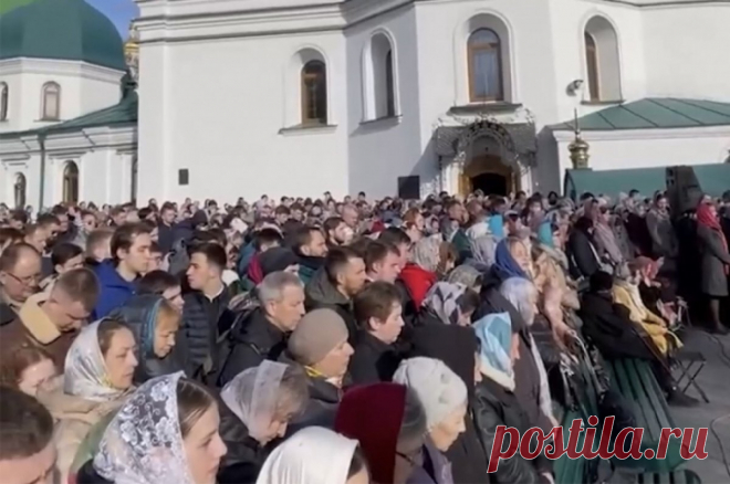 Белорусская церковь предложила монахам Киево-Печерской лавры приютить их. Члены Синода осудили действия украинских властей.