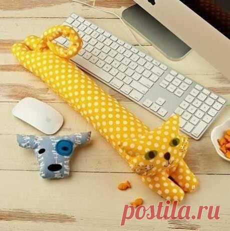 Забавные котики-подушки