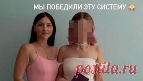 В Таганроге школьницу в чулках и коротком платье не пускали на вручение аттестата. Мать из Таганрога рассказала о нежелании школы вручать аттестат ее дочери из-за выпускного платья. Об этом сообщает Baza. По данным канала, девушка пришла на вручение в коротком платье и чулках. На это обратил внимание классный ...