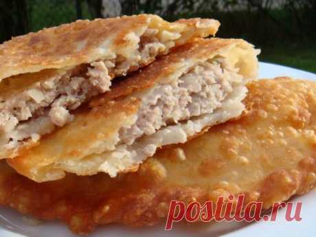 Чебуреки из щуки 

Вы представляете, какая это вкуснятина – сочные хрустящие чебуреки, но не с мясным, а щучьим фаршем. Это невероятно вкусно, просто фантастика!
Расскажем, как приготовить такие чебуреки, которые непр…