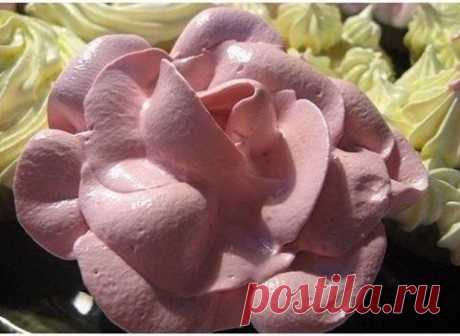 Крем "Мокрое безе" Крем очень стойкий, вкусный и нежный, как зефирчик. Отлично подходит для украшения, прекрасно держит форму. Ваша фантазия и пищевые красители сделают шедевр из любой домашней выпечки.Ингредиенты:белок…