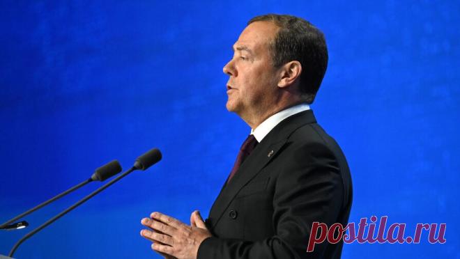 Медведев высказался об эксперименте с передвижными аптеками. Заместитель председателя Совета Безопасности РФ, председатель партии "Единая Россия" Дмитрий Медведев поддержал идею проведения федерального эксперимента с передвижными аптеками для отдаленных населенных пунктов страны. Об этом ...